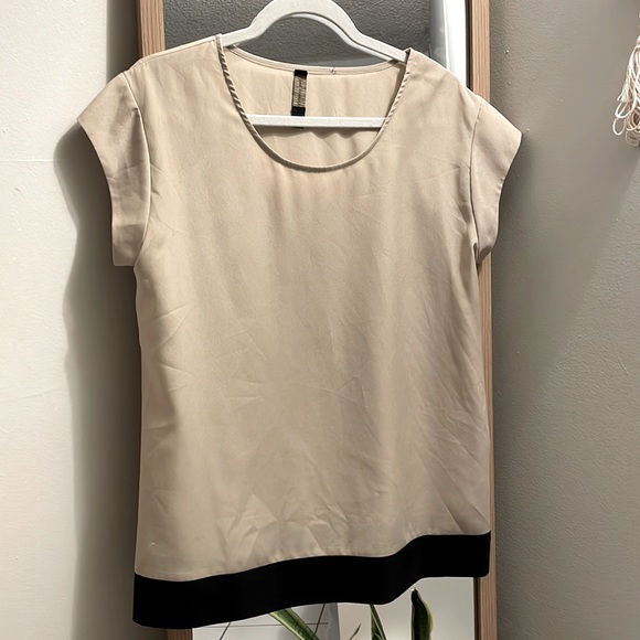 Beige top - Picture 1 of 1